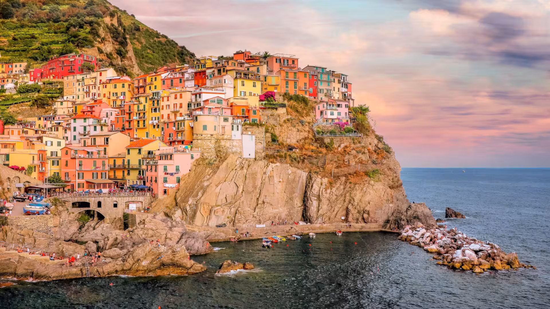 CINQUE TERRE ESSENTIALS CINQUE TERRE ESSENTIALS